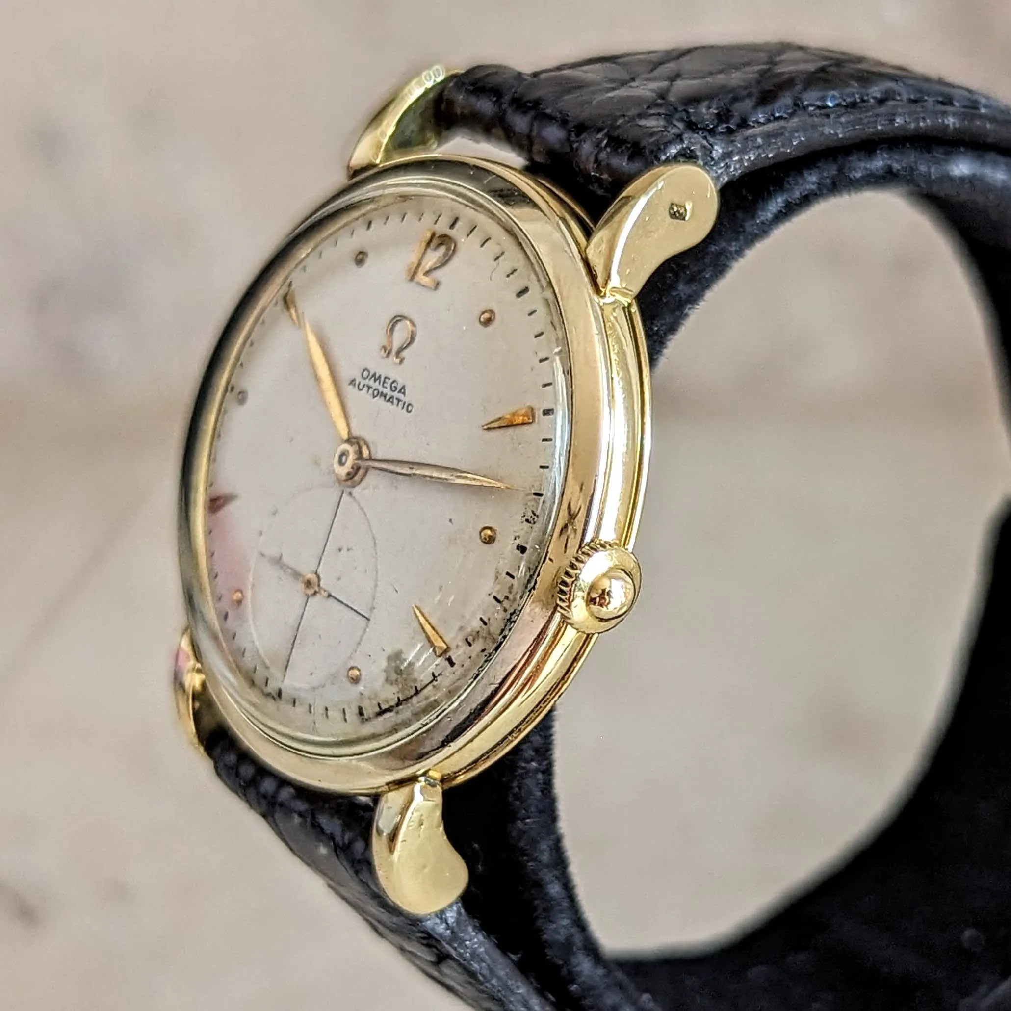 1944 OMEGA Bumper Automatic Wristwatch 18K Solid Gold Cal. 30-10RA Vintage Watch
