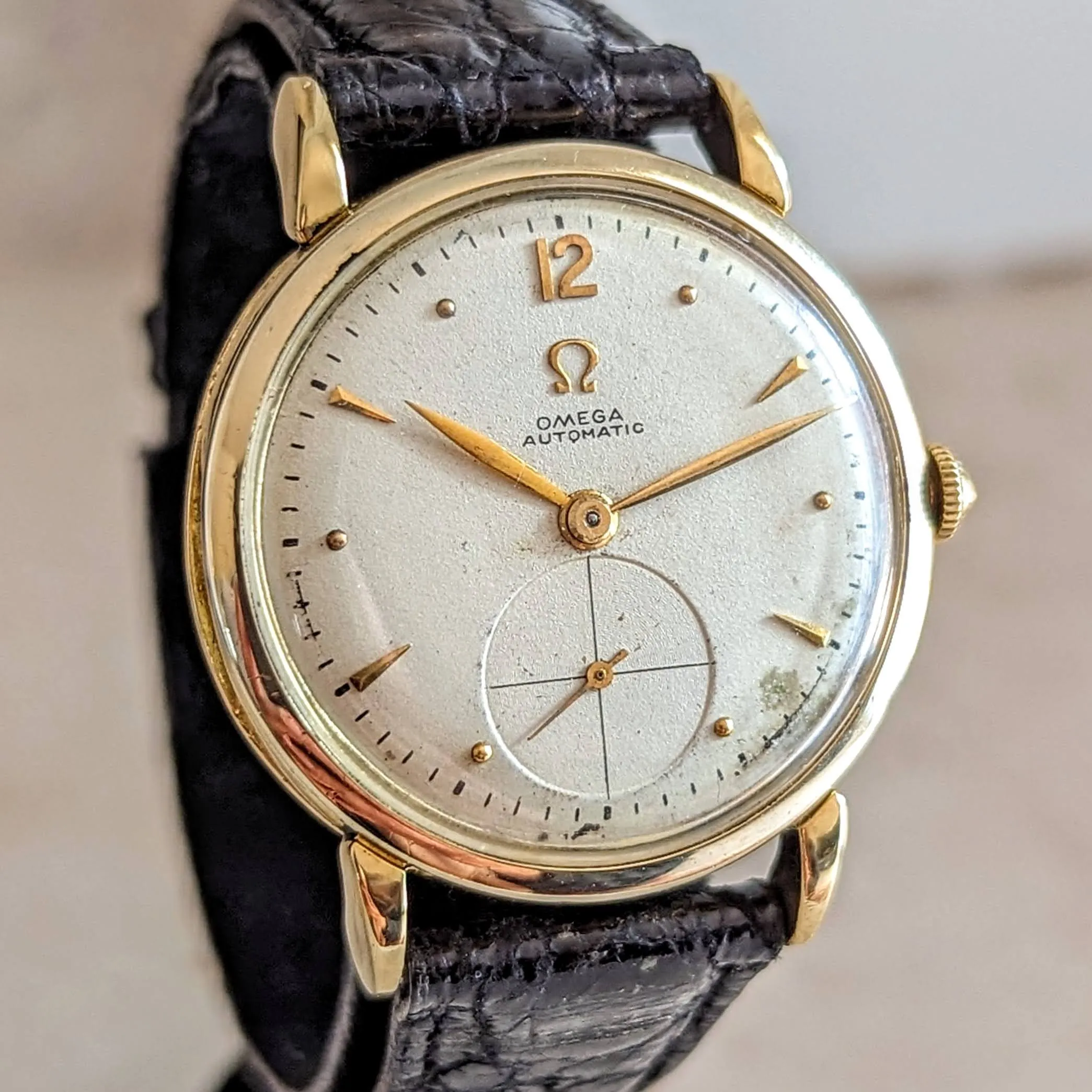 1944 OMEGA Bumper Automatic Wristwatch 18K Solid Gold Cal. 30-10RA Vintage Watch