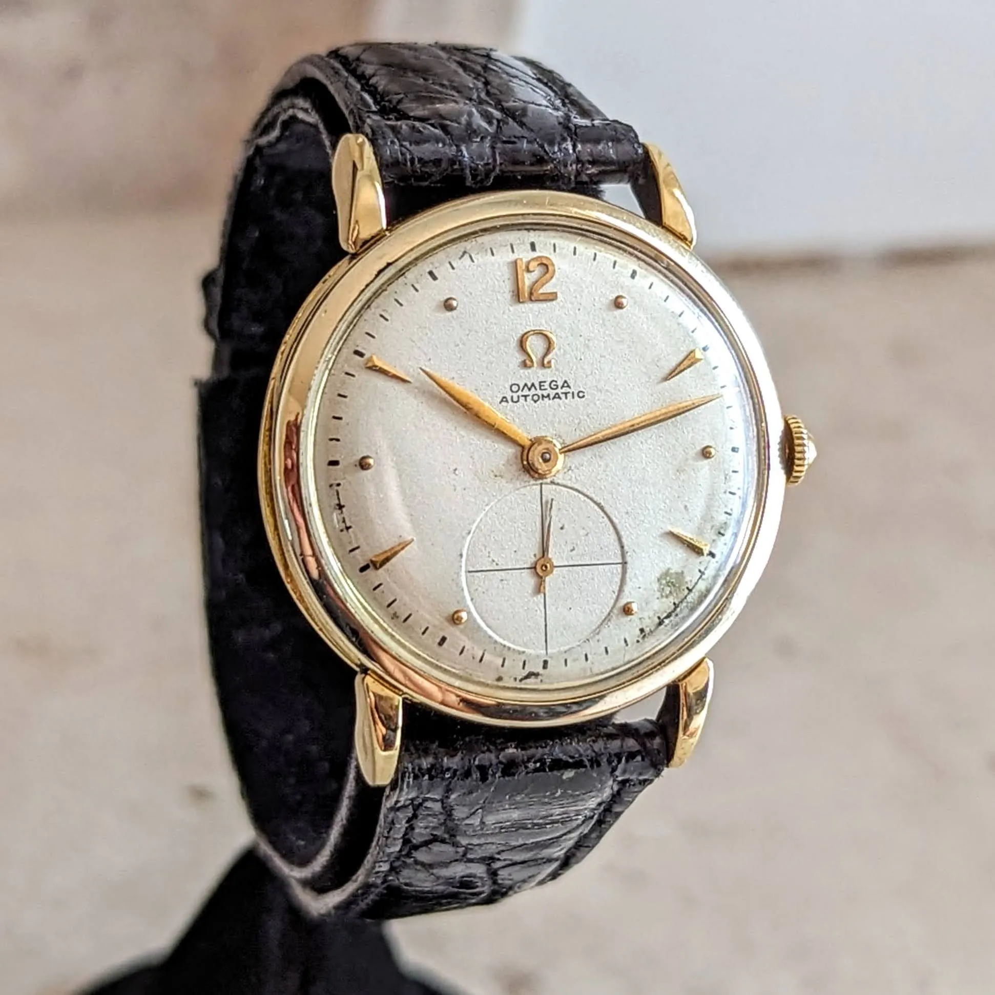 1944 OMEGA Bumper Automatic Wristwatch 18K Solid Gold Cal. 30-10RA Vintage Watch
