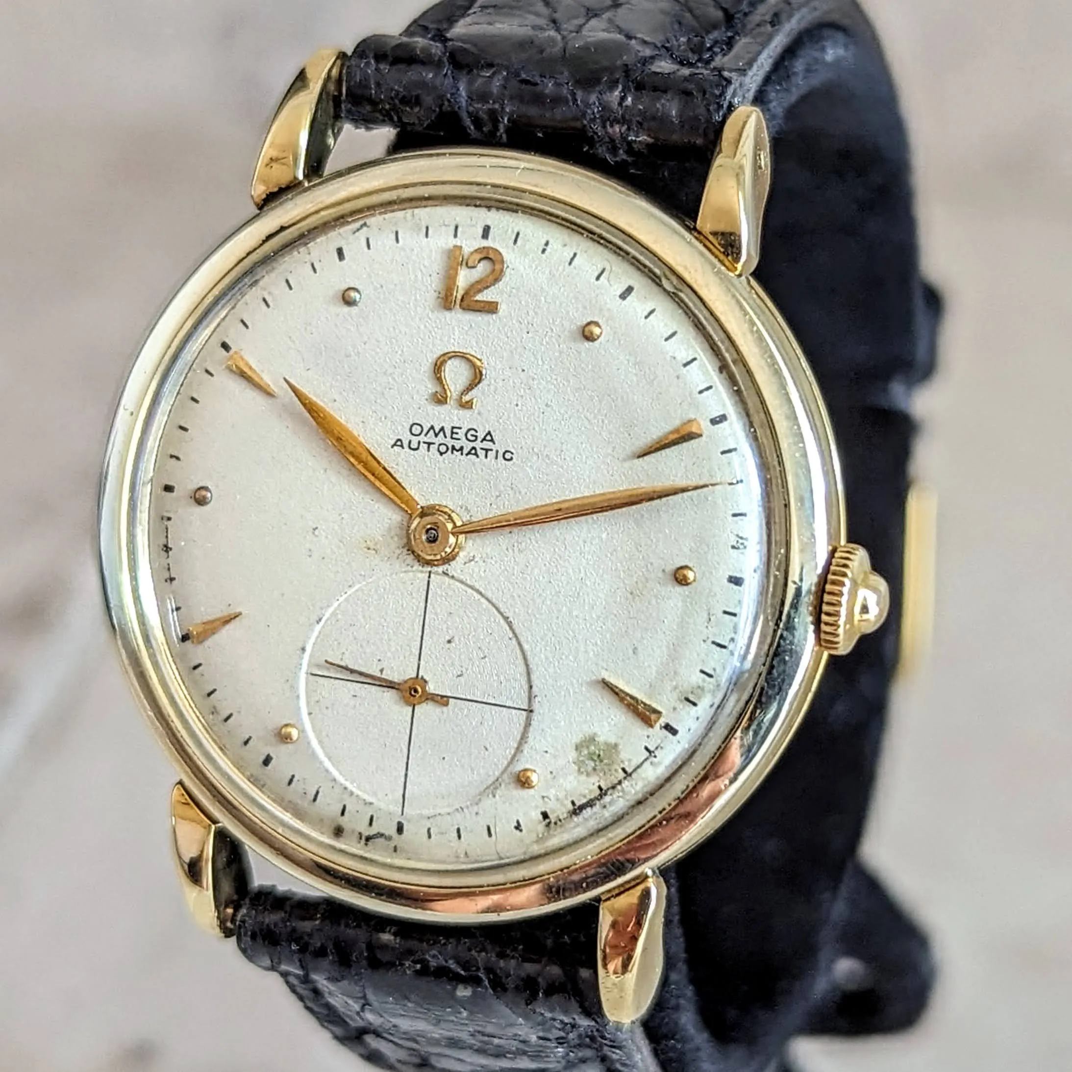1944 OMEGA Bumper Automatic Wristwatch 18K Solid Gold Cal. 30-10RA Vintage Watch