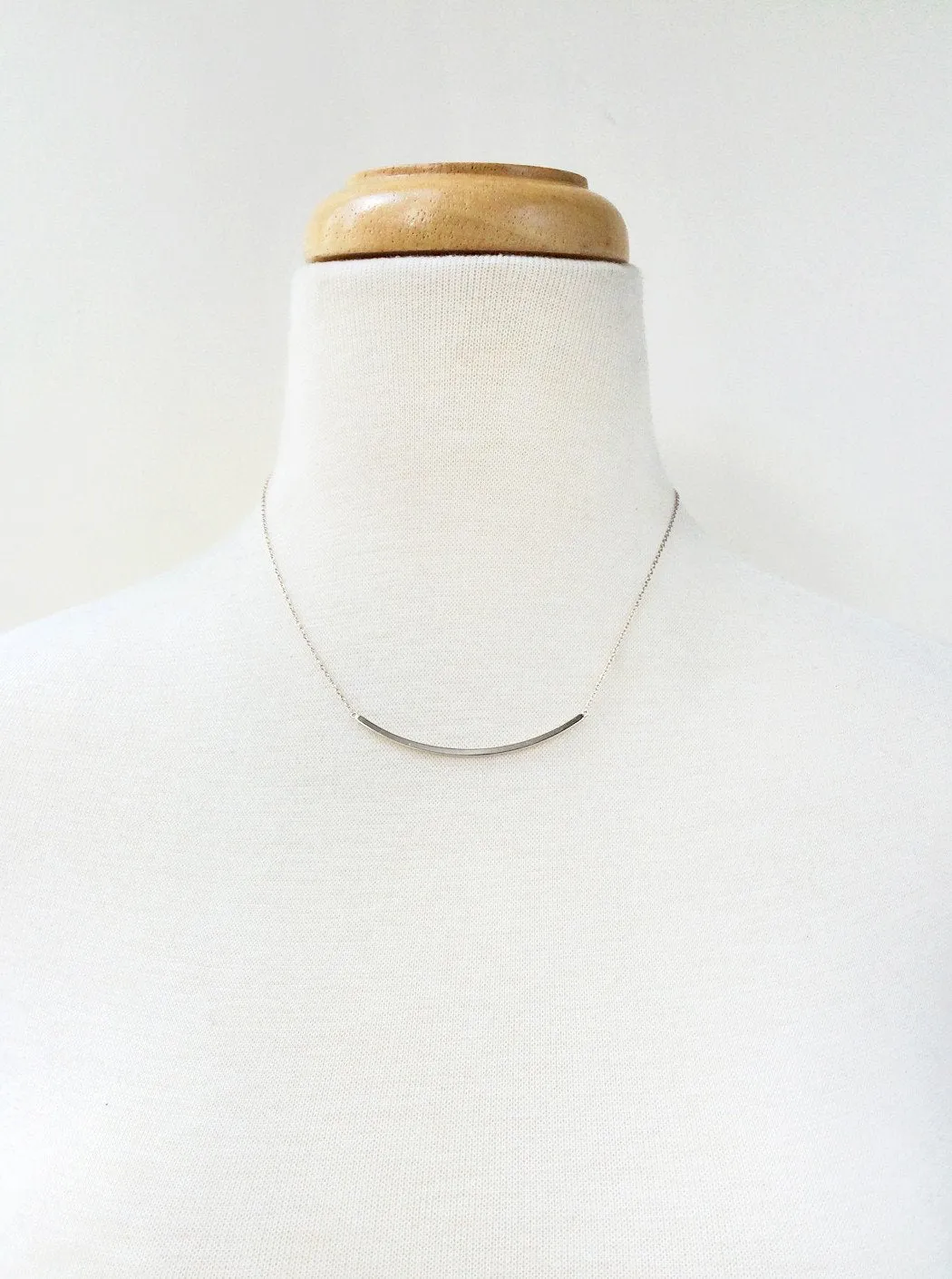 Curved Bar Necklace