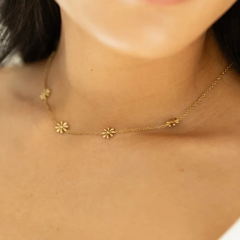 Elizia Daisy Necklace