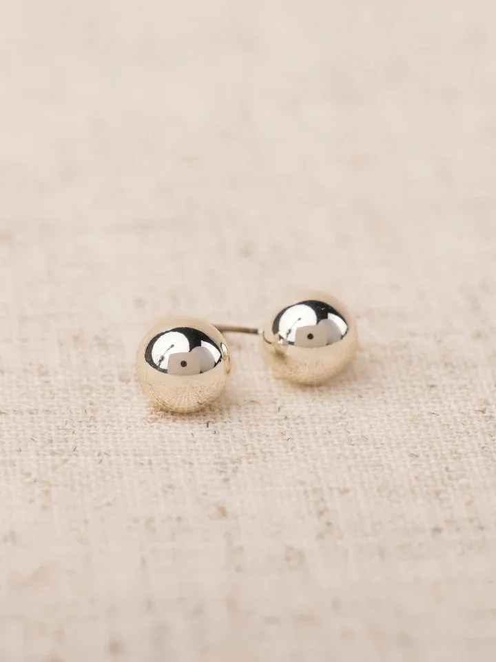 GRENADA SHINY SILVER MEDIUM STUDS