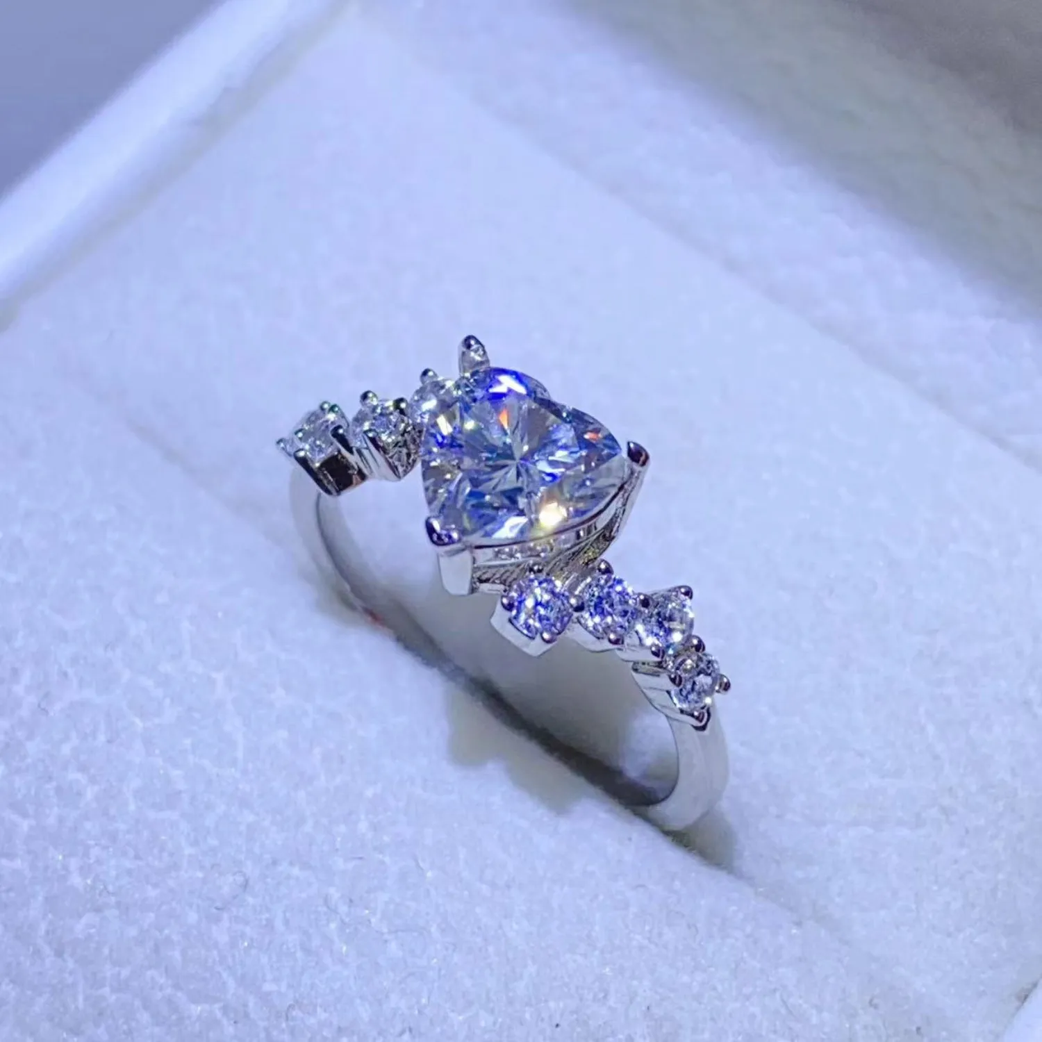 Women's Moissanite Sterling Silver Ring (2 Carat)